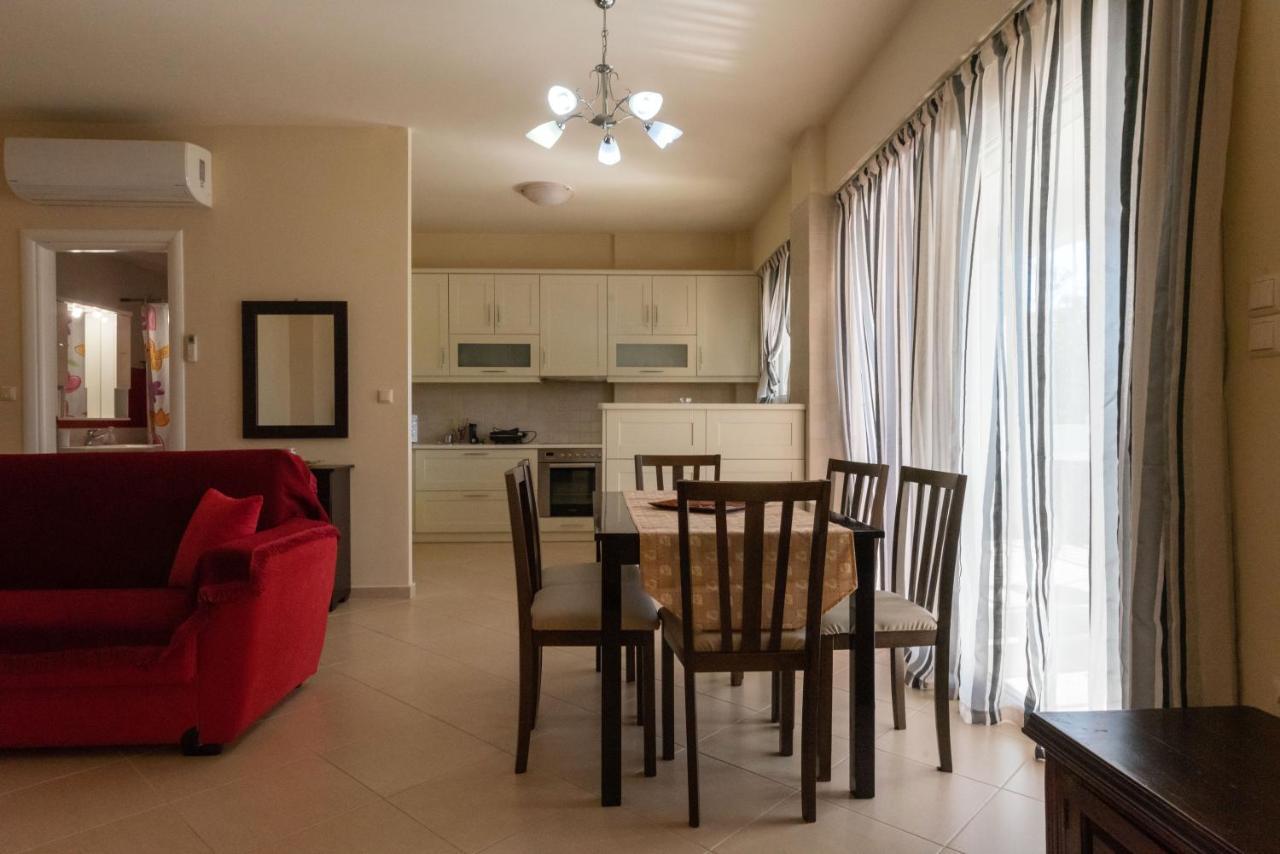 Paliochora Apartments Kalamata Esterno foto