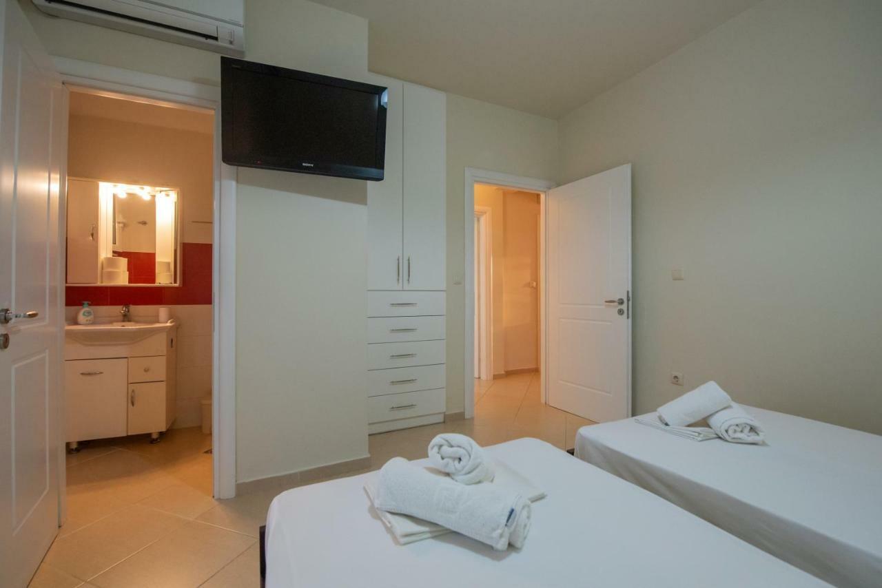 Paliochora Apartments Kalamata Esterno foto